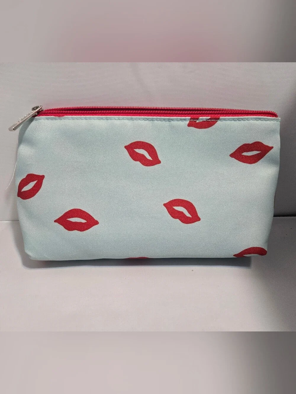 CLINIQUE x KATE SPADE Cosmetics Makeup Travel Bag Aqua & Red Lips Print